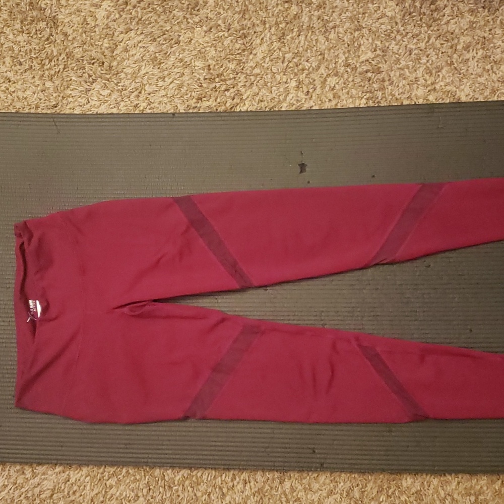 Old navy leggings . Size small maroon
